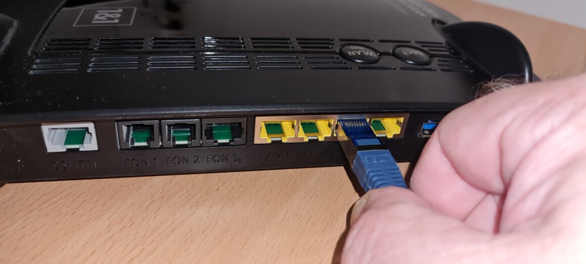 WLAN-Router mit schwachem Signal in einer Wohnung